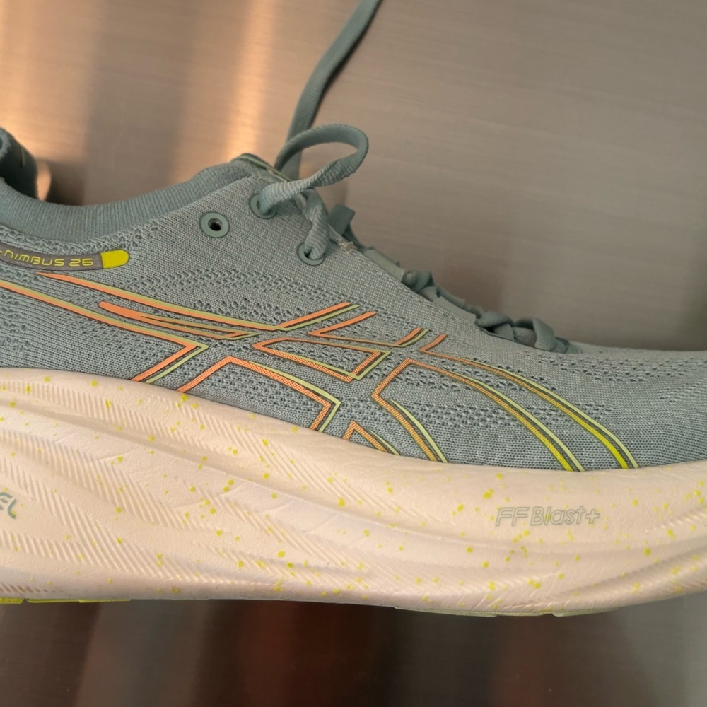 Asics Gel Nimbus Sz 10 light green GREAT condition - Picture 3 of 11